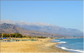 Georgioupolis: Strand von Kavros und Weiße Berge